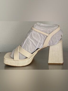 NEW CALVIN KLEIN WOMENS CREAM BLOCK SANDALS-STRAPPY PLATFORM HEELS